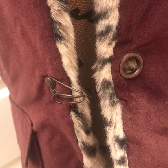 Jones Wear Jeans leopard faux fur sweater vest! - Picture 5 of 6